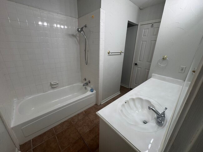 Baño principal - 9277 Meandering Dr