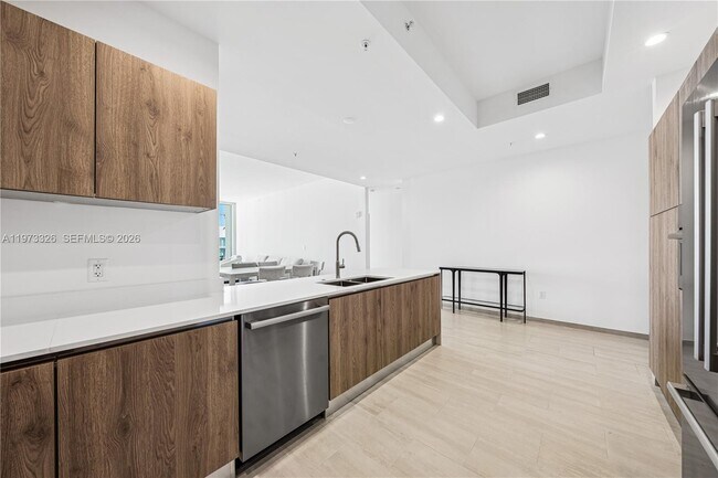 Foto del edificio - 10281 W Bay Harbor Dr