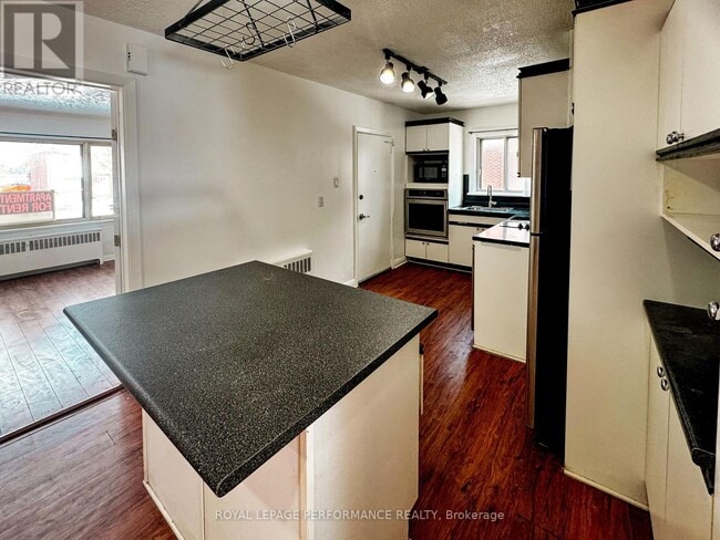 Building Photo - 330 Donald St