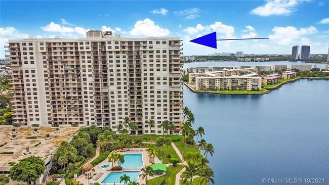 Foto del edificio - 18151 NE 31st Ct