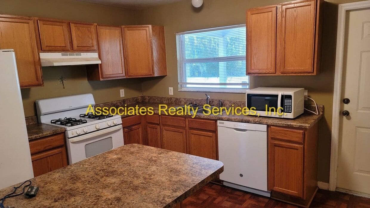 Primary Photo - 3 bedroom in Lake Forest