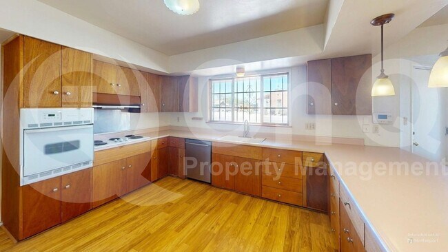 Foto del edificio - 1590 E Hampton St