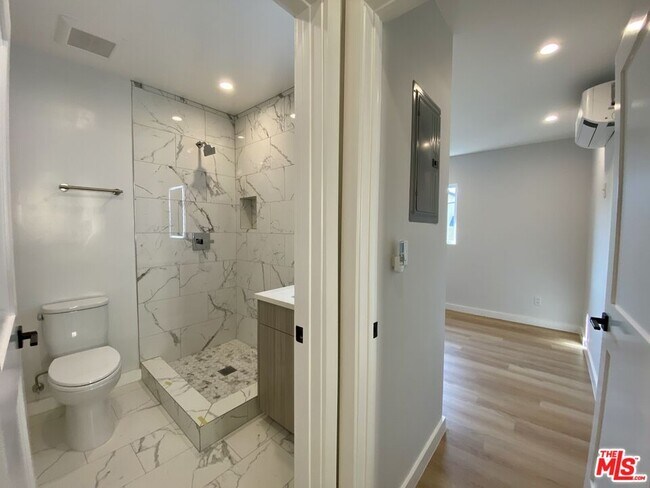 Foto del edificio - 3207 W 3rd St