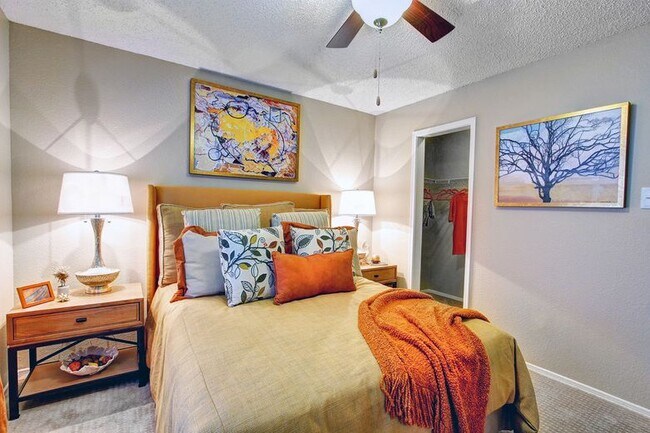 Foto del edificio - 2015 Cedar Bend Dr
