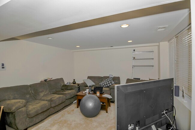 Foto del edificio - 2517 N Ashland Ave