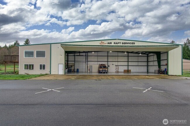 Foto del edificio - 191 Airport Rd
