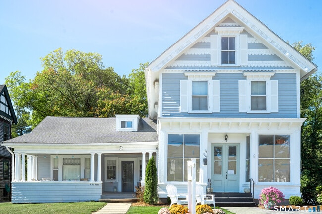 Building Photo - 2233 Main St