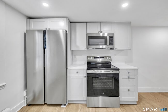 Building Photo - 315 Main St