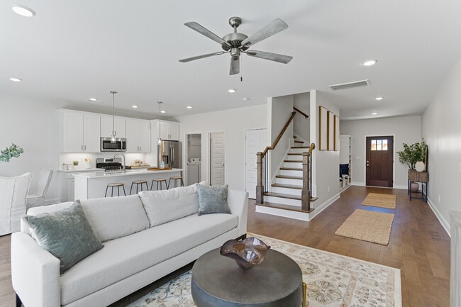 Building Photo - Poplar Creek