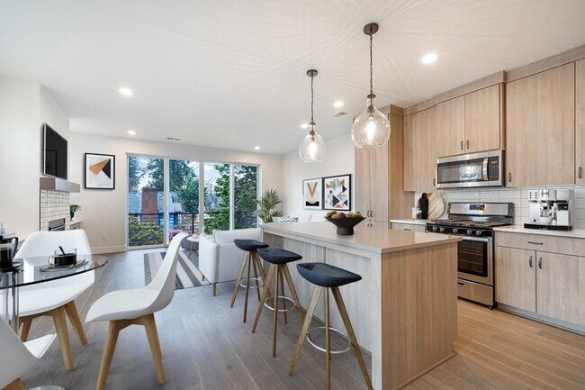 Foto del edificio - Luxurious University Park townhome near St Johns