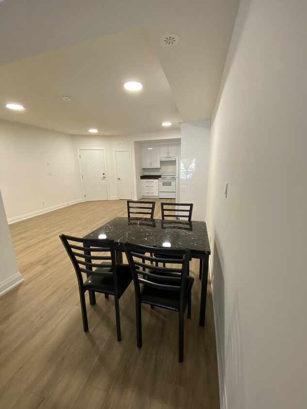 Photo principale - 782 St Clair Av W