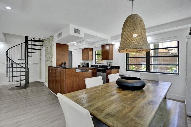 Foto del edificio - 2979 Bird Ave