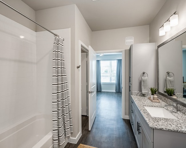 Foto del edificio - 10920 Day Rd