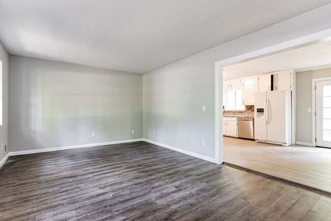 Building Photo - 203 Lucan Way