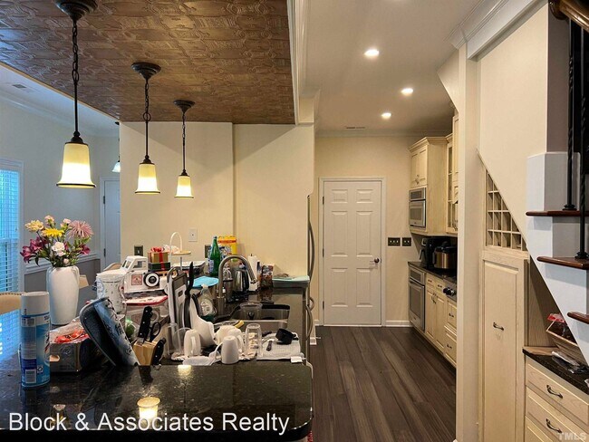 Building Photo - 3 br, 2.5 bath House - 2129 Thornblade Drive