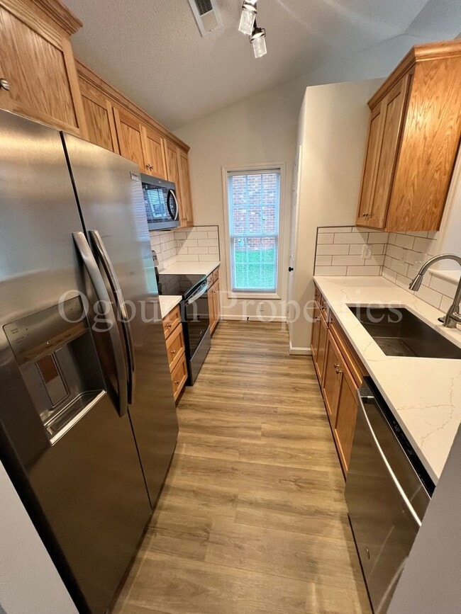 Building Photo - 3572 Milhaven Rd