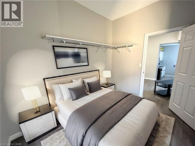 Building Photo - 70 Victoria Ave S