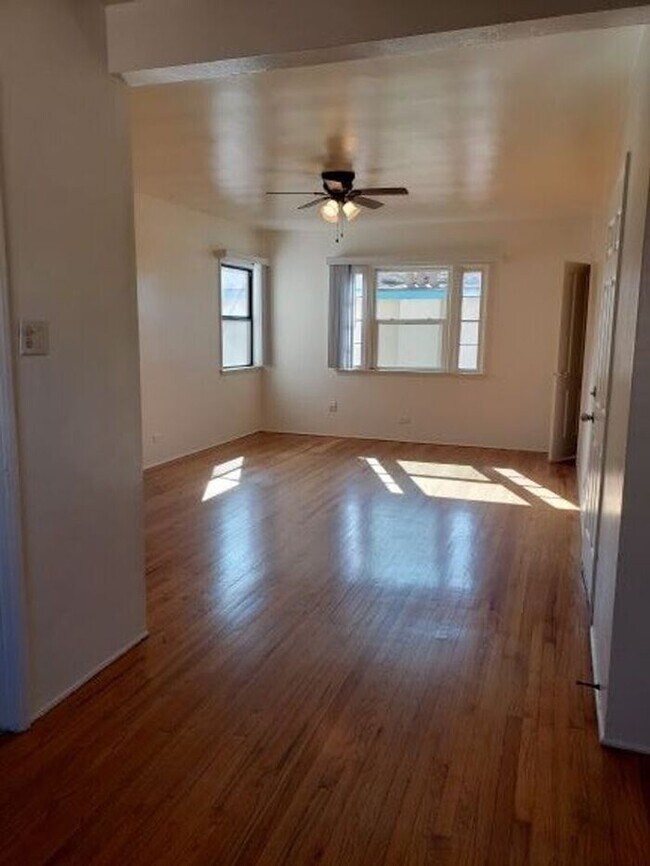 Foto del edificio - $500 REBATE Bright upper end (2bdr) in Nor...