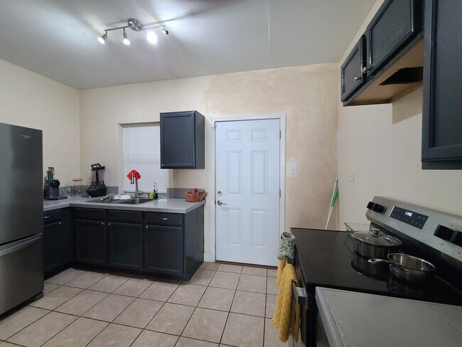 Foto del edificio - 2639 N Galvez St