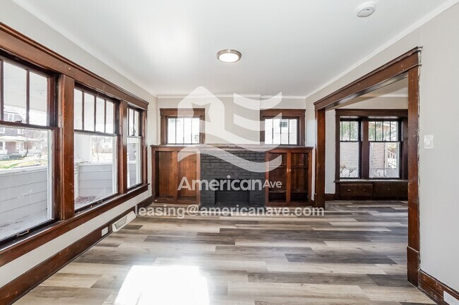 Building Photo - 724 Carlysle St