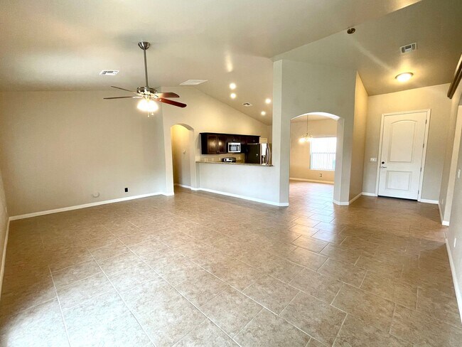 Foto del edificio - Beautiful 3 Bedroom Home in Hualapai Shadows! *HOME IS CURRENTLY OCCUPIED, PLEASE DO NOT DISTURB ...
