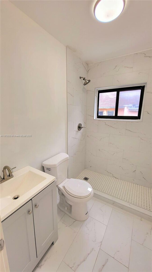Foto del edificio - 681 NW 30th St