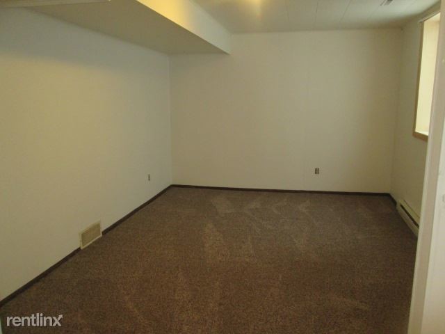 Building Photo - 1010 Park Dr