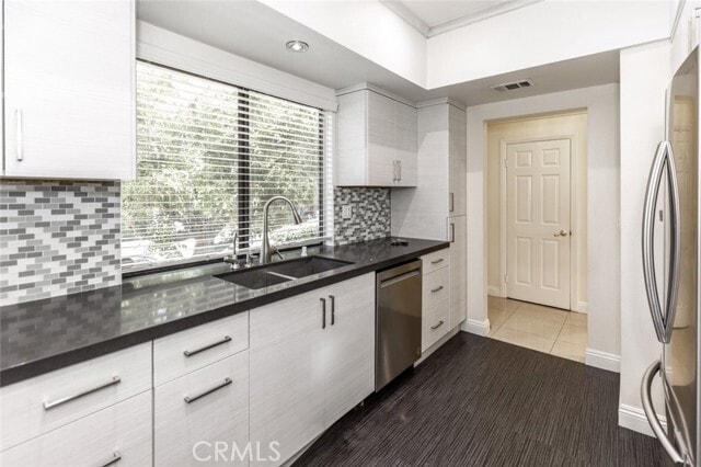 Foto del edificio - 5340 Wilkinson Ave