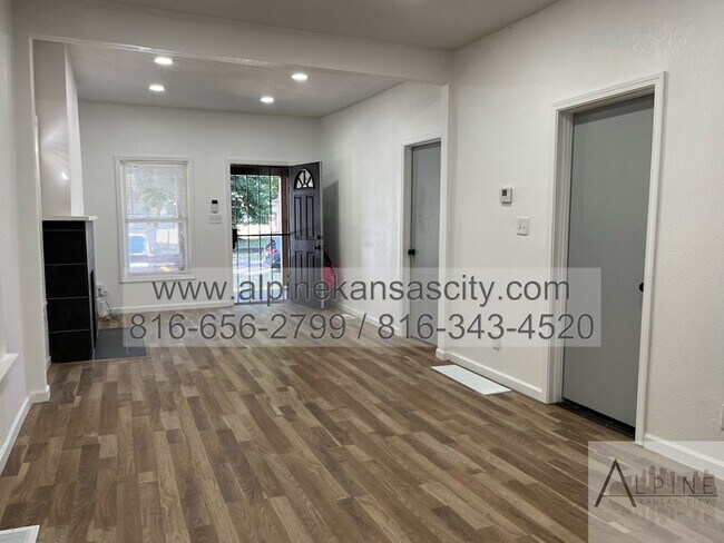 Foto del edificio - Updated NE Home, Garage, Section 8 OK! Fen...