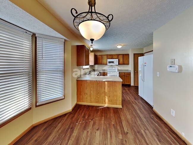 Building Photo - 7337 Kenmare Dr