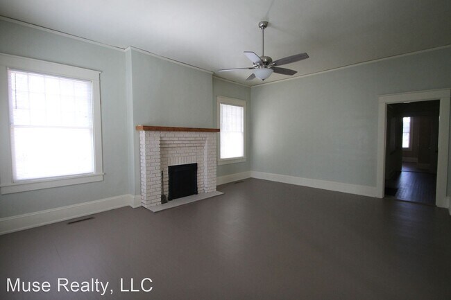 Building Photo - 3 br, 2 bath House - 647 East Main Street