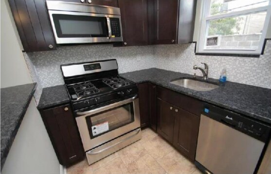 Building Photo - 2BD/1.5BA Passyunk Apartment W/ Backyard