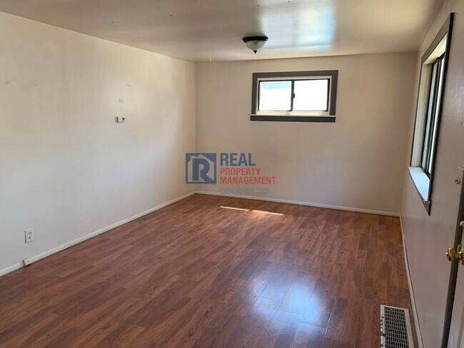 Foto del edificio - 6660 Clermont St