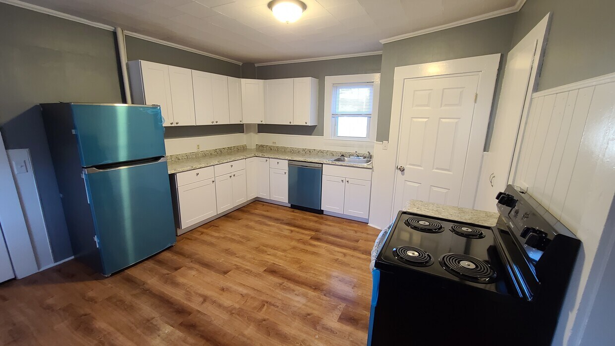181 Beacon st, Clinton, MA 01510 Townhouse for Rent in Clinton, MA