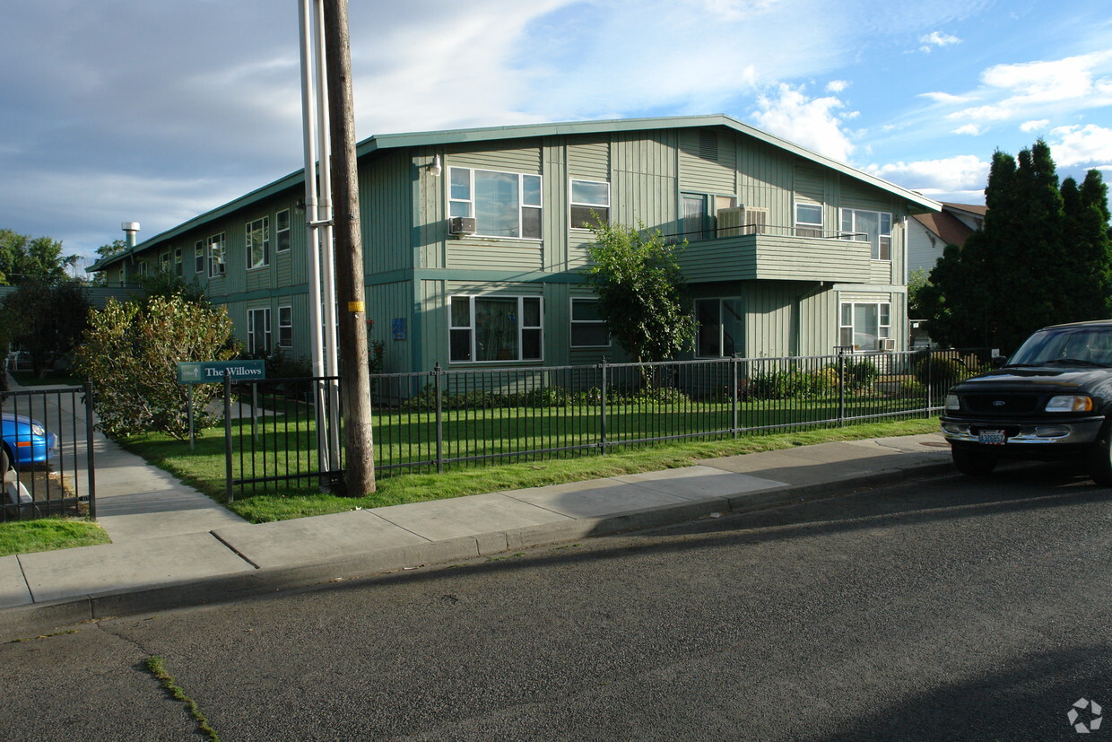 Building Photo - The Willows