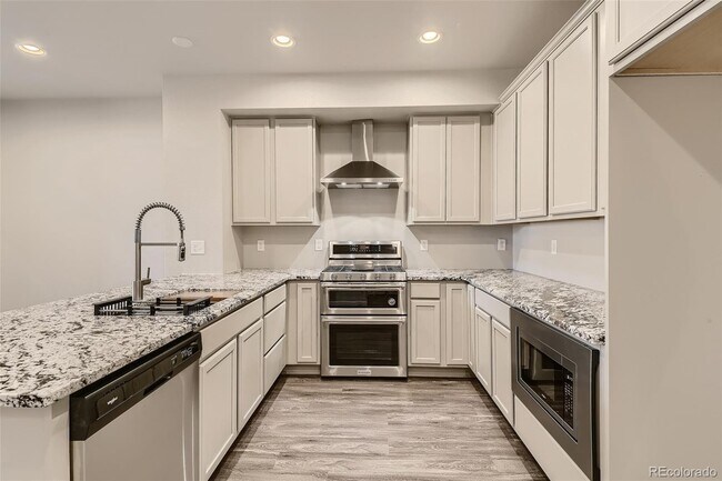 Kitchen - 11532 Dewey St