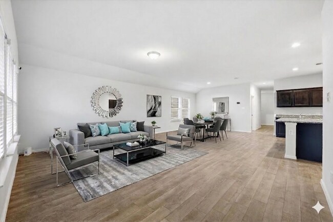 Building Photo - "Spacious 5-Bedroom Oasis in Fort Worth with 2 Full Baths and 2075 Sq Ft of Comfort!" Section 8 W...