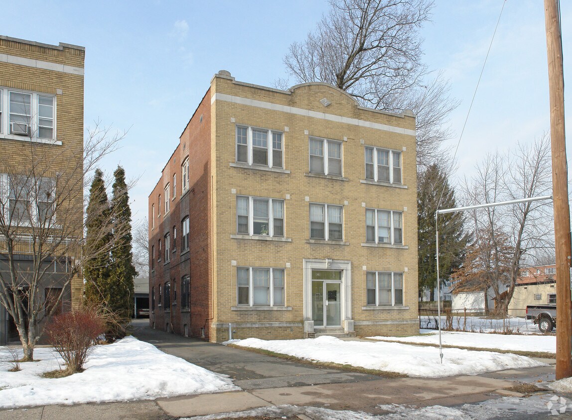 Primary Photo - 821-823 Wethersfield Ave