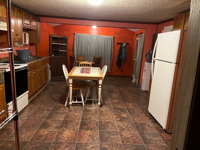 Foto del edificio - 226 Raccoon Run Rd