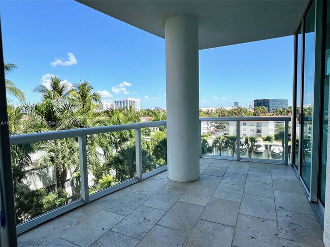 Foto del edificio - 3131 NE 188th St