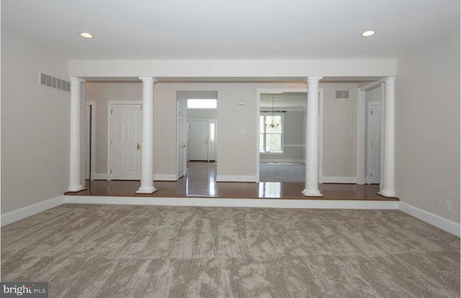 Building Photo - 36 L'Enfant Ct