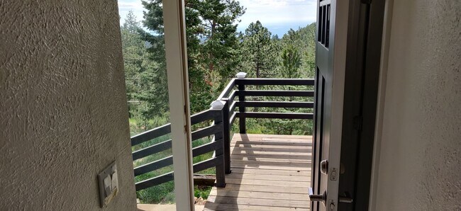 Foto del edificio - Remodeled Custom Mountain Home. Space, Pri...