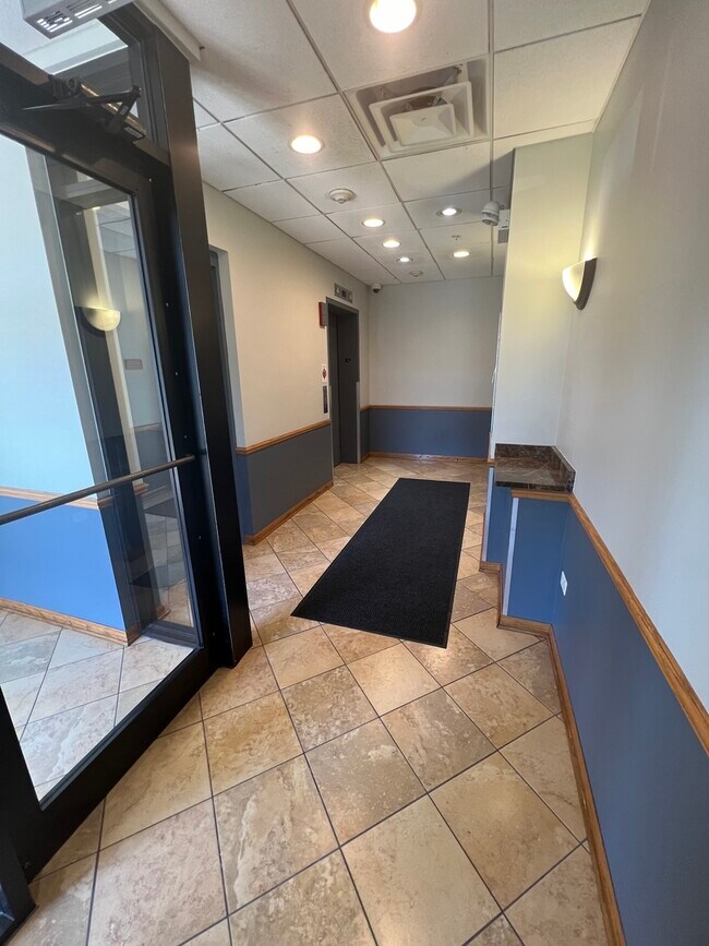 Foto del edificio - 5924 N Lincoln Ave