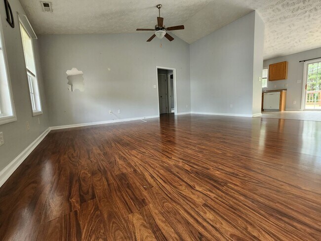 Building Photo - 3 bedroom 2 bath in Richlands