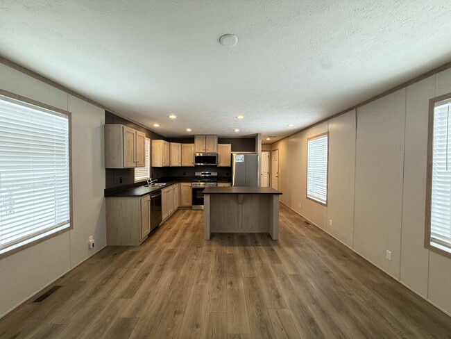 Building Photo - 29778 W Essex Ct