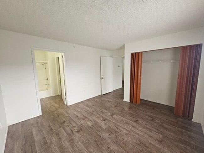 Building Photo - 1 Bedroom at Willow Trace