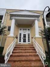 Building Photo - 4127 S Four Mile Run Dr