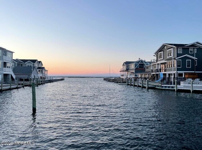 Foto del edificio - 241 Westmont Ave