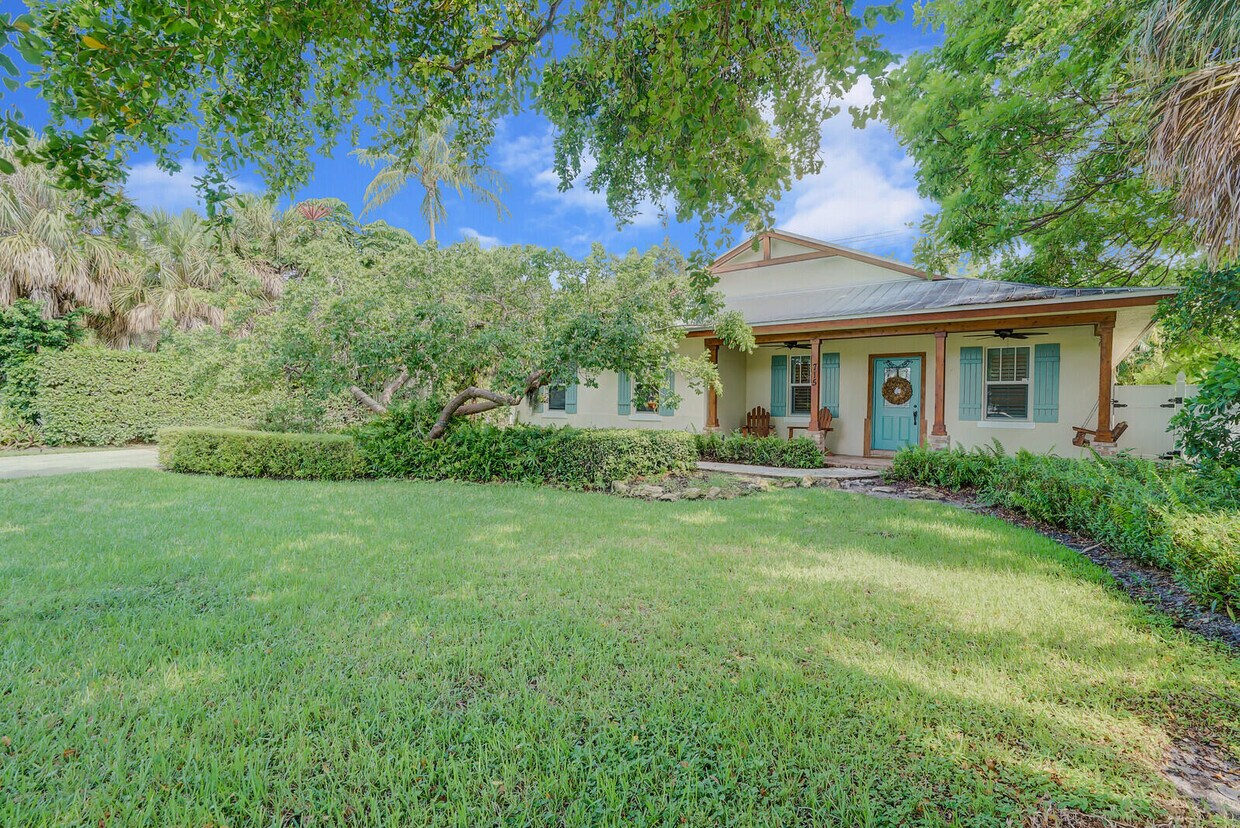 Primary Photo - 715 SW 25th Pl