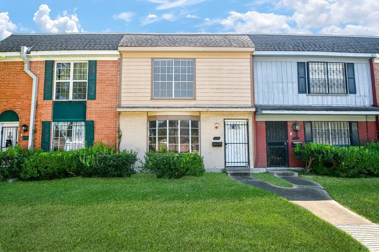 Foto principal - 6111 Fondren Rd